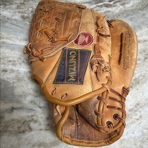 Vintage Mizuno MT-2025 Baseball Glove Lite Flex RH-Thrower Leather Broken In